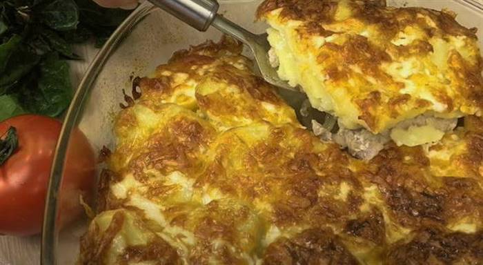 М'ясо по-французьки зі свинини з сиром і помідорами в духовці